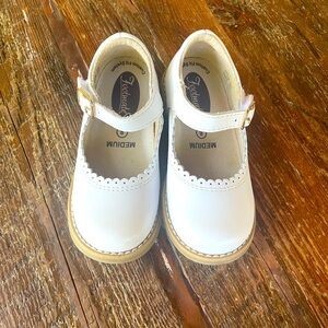 Footmates white Mary Janes, size 8